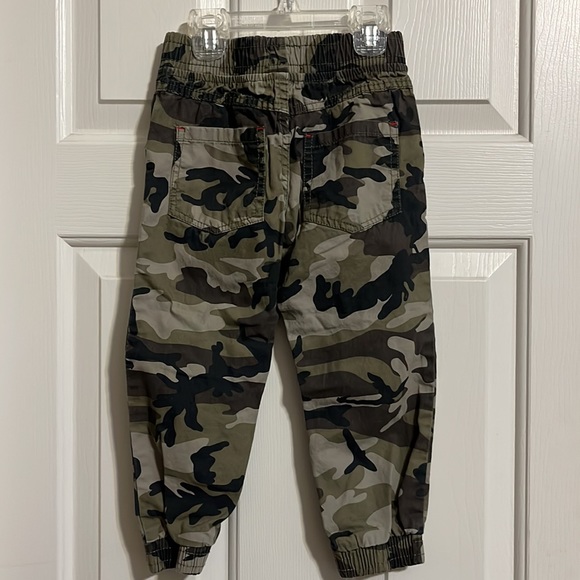 Little boys camo pants size 4- Life and Legend - Picture 3 of 6